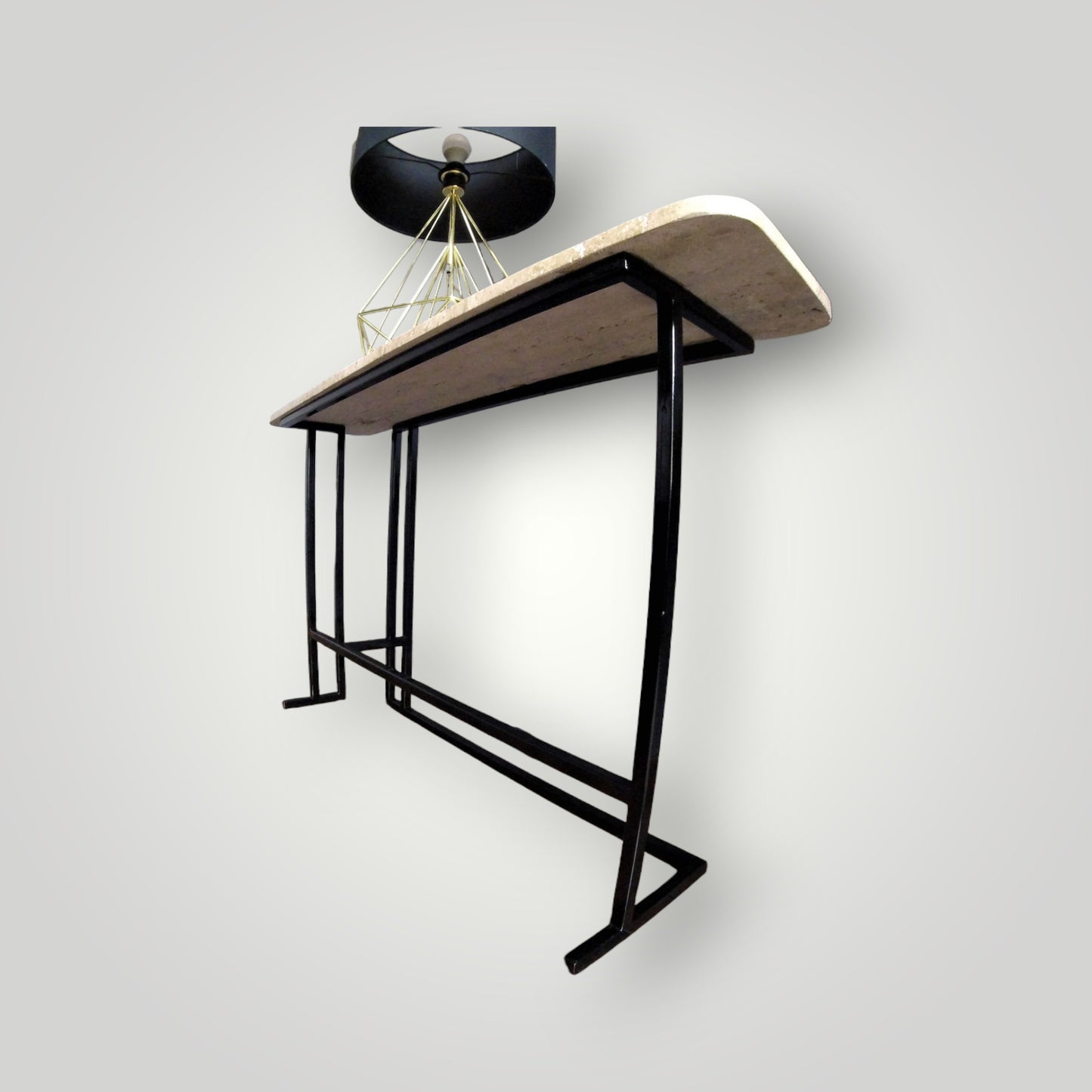 Mesa de arrimo de mármol con base metálica