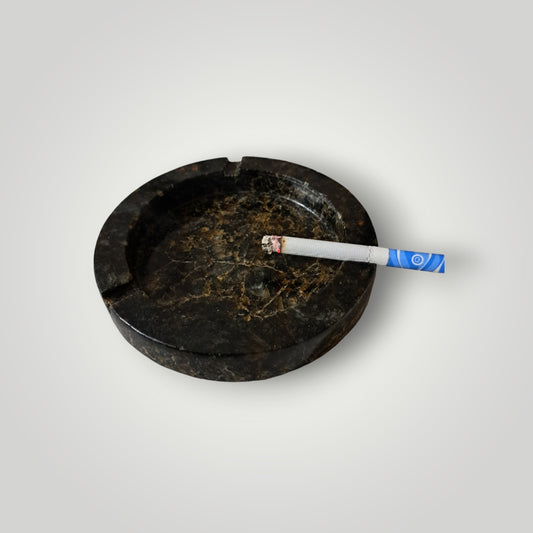 Cenicero de granito negro