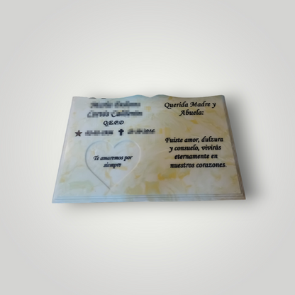 Lapida de cuarzo con diseño de libro más grabado de diseño bajo relieve.