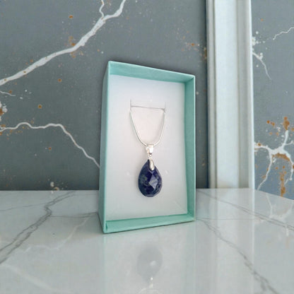 Colgante de Lapislázuli Azul Profundo en Plata 925
