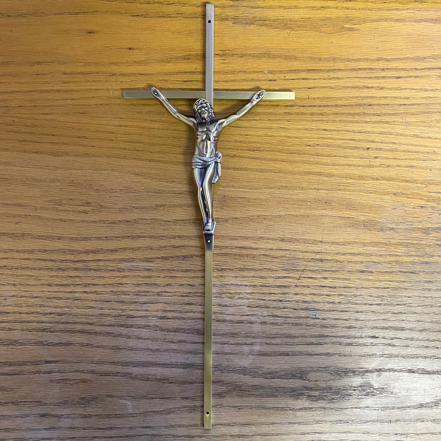 Cruz con Cristo en Metal – Bronce Envejecido 45 cm
