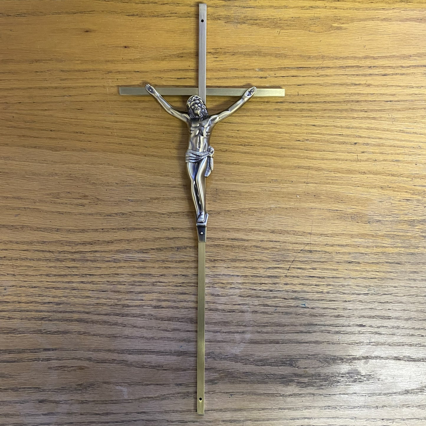 Cruz con Cristo en Metal – Bronce Envejecido 45 cm