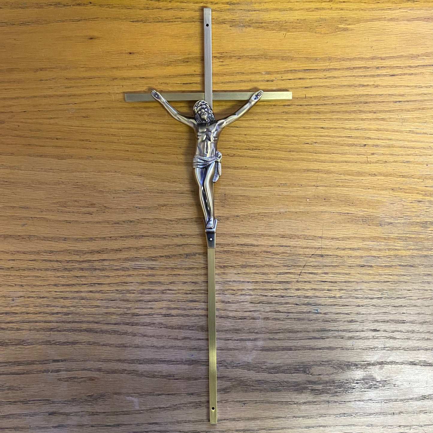 Cruz con Cristo en Metal – Bronce Envejecido 45 cm