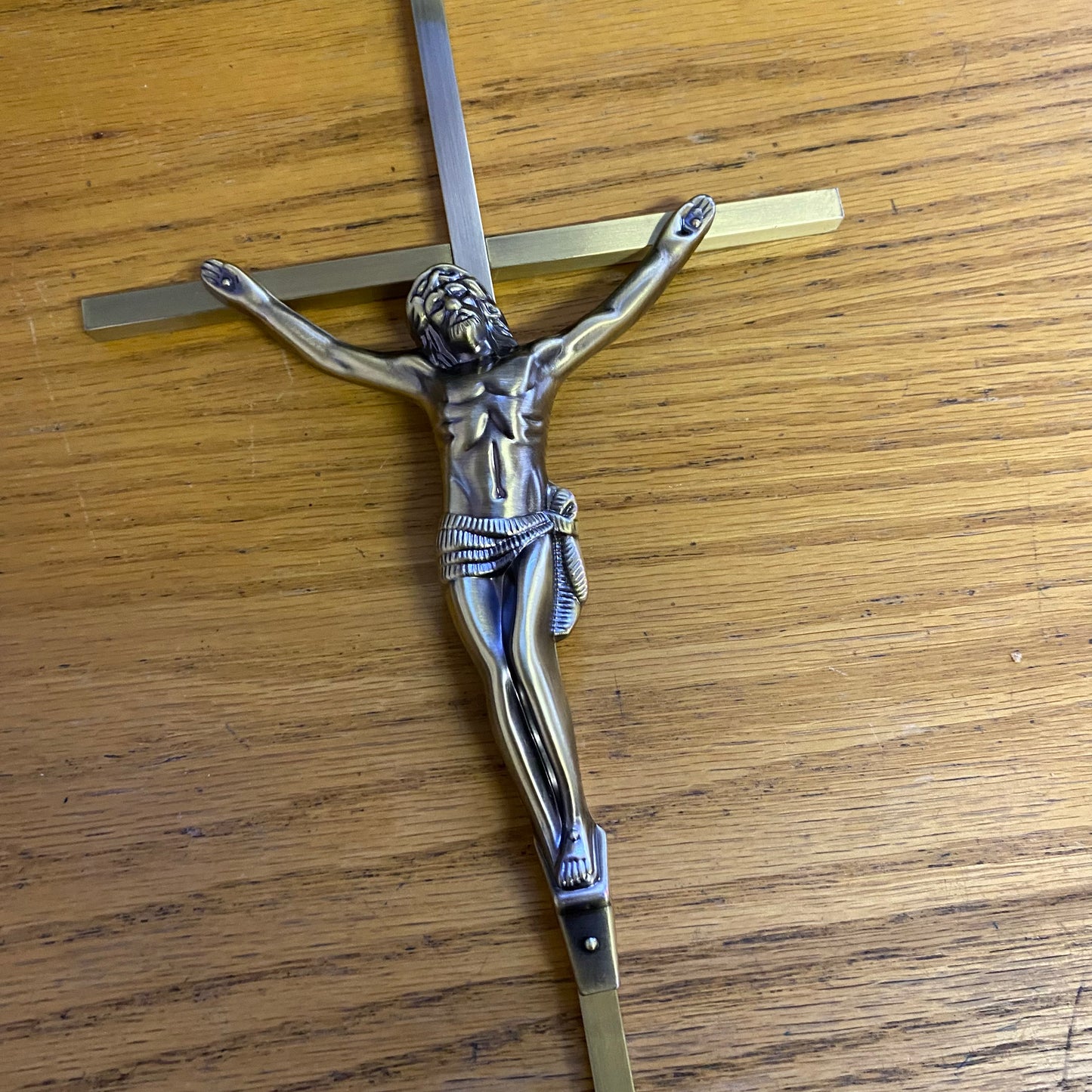 Cruz con Cristo en Metal – Bronce Envejecido 45 cm