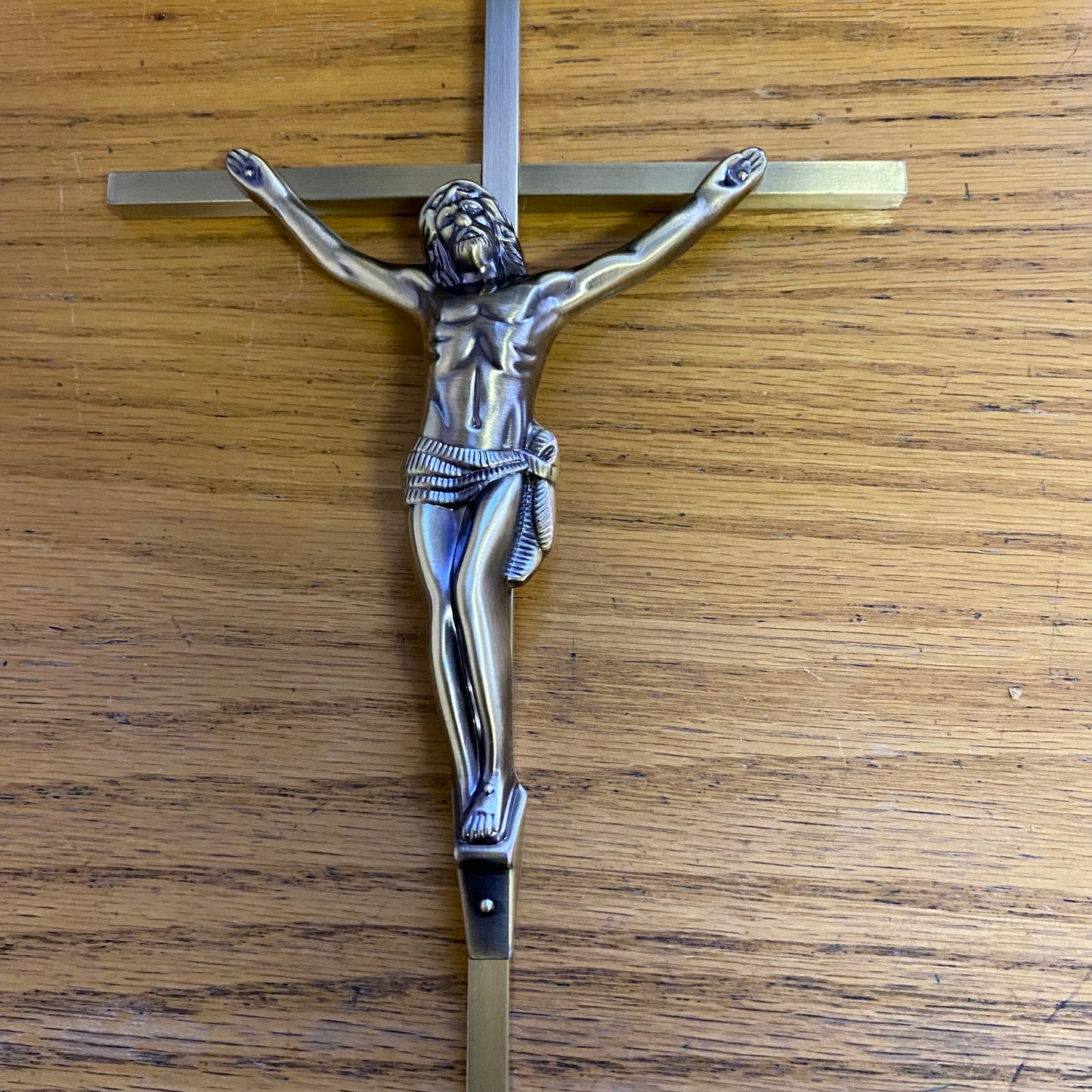 Cruz con Cristo en Metal – Bronce Envejecido 45 cm