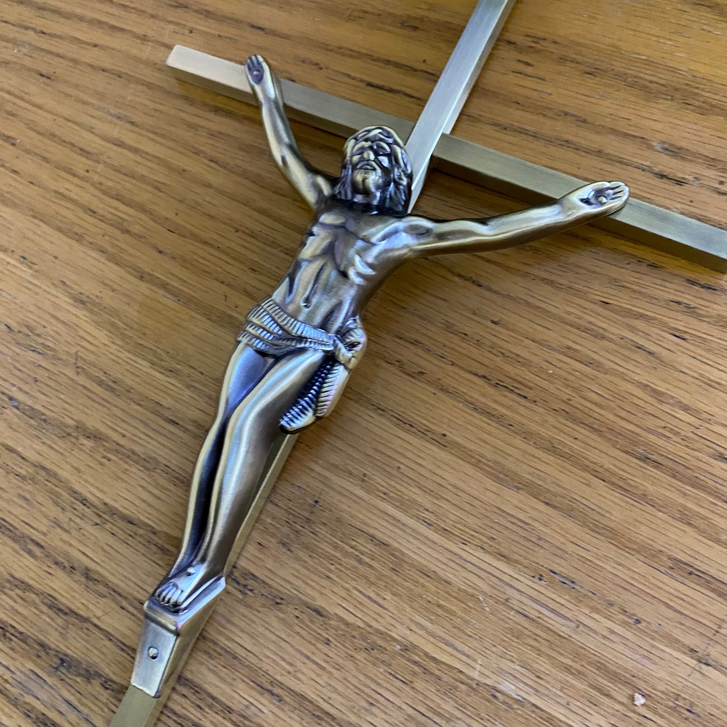 Cruz con Cristo en Metal – Bronce Envejecido 45 cm