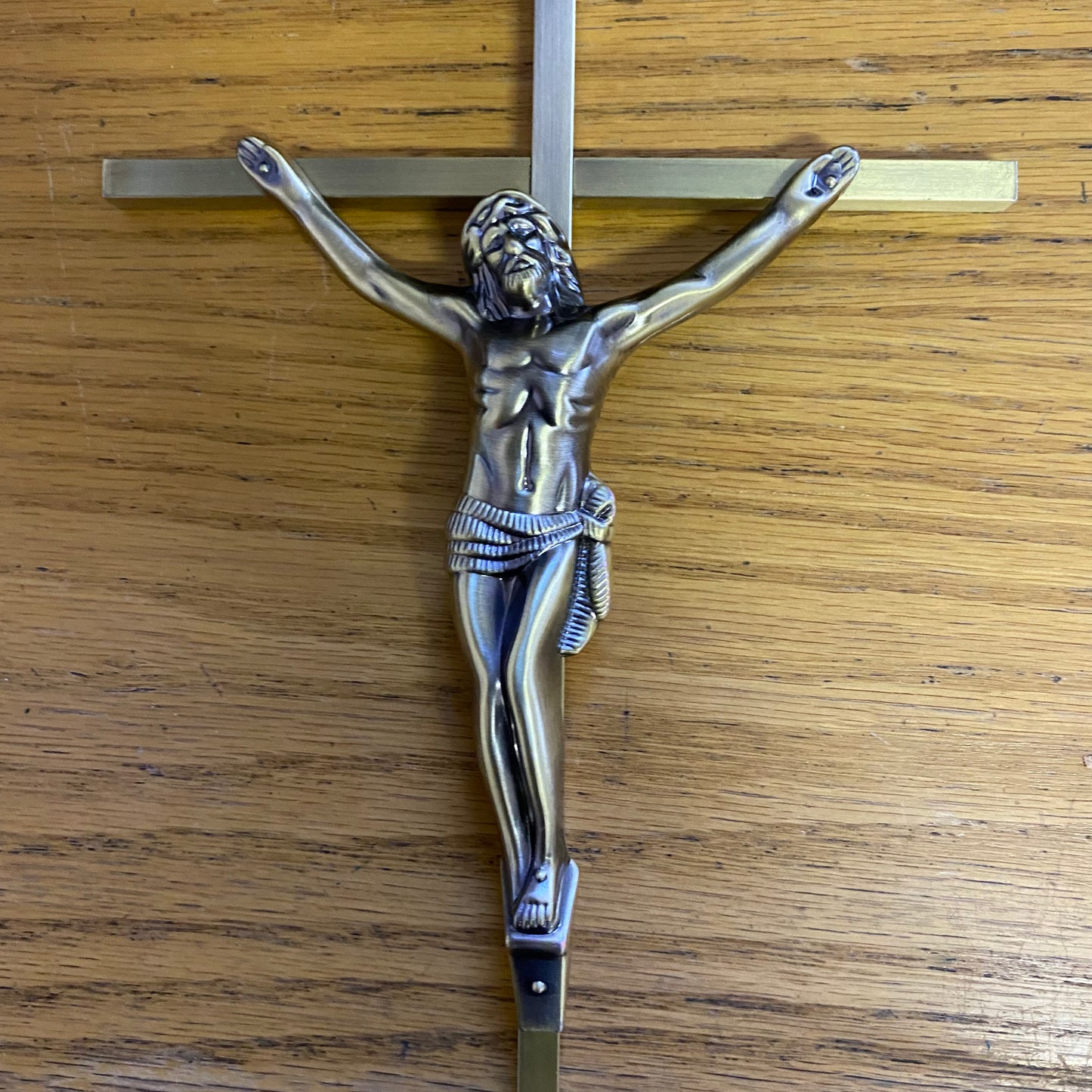 Cruz con Cristo en Metal – Bronce Envejecido 45 cm
