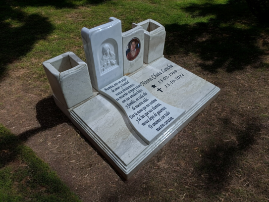 Lapida de carrara con travertino