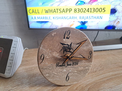 Reloj de escritorio de mármol travertino