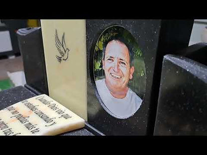 Lapida de cuarzo negro con camino de cuarzo